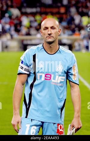 Fabien Barthez, gardien de but d'OM lors du match de championnat français entre l'Olympique de Marseille et Paris Saint-Germain à Marseille, France, le 16 octobre 2005. OM défait PSG 1-0. Photo de Gerald Holubowicz/ABACAPRESS.com Banque D'Images