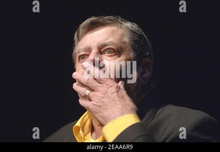 EXCLUSIF. Jerry Lewis parle de son nouveau livre, Dean & Me: A Love Story, un livre co-écrit par James Kaplan qui retrace Lewis 50 ans de relation avec Dean Martin lors d'une apparition spéciale au Jewish Community Center le 30 2005 octobre à Washington. Le duo comique qui a grimpé en popularité dans l'Amérique d'après-guerre, Lewis et Martin sont finalement allés en solo en raison de différences personnelles. Photo par Olivier Douliery/ABACAPRESS.COM Banque D'Images