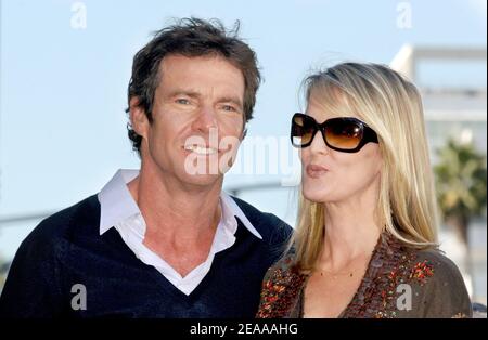 L'acteur Dennis Quaid est honoré de la 2295ème étoile sur le Hollywood Walk of Fame en face de l'hôtel Roosevelt. Son épouse Kimberly Buffington assiste à la cérémonie. Los Angeles, le 16 novembre 2005. Photo de Lionel Hahn/ABACAPRESS.COM Banque D'Images