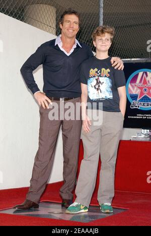L'acteur Dennis Quaid est honoré de la 2295ème étoile sur le Hollywood Walk of Fame en face de l'hôtel Roosevelt. Son fils Jack Quaid, la mère Meg Ryan, assiste à la cérémonie. Los Angeles, le 16 novembre 2005. Photo de Lionel Hahn/ABACAPRESS.COM Banque D'Images