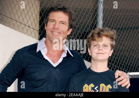 L'acteur Dennis Quaid est honoré de la 2295ème étoile sur le Hollywood Walk of Fame en face de l'hôtel Roosevelt. Son fils Jack Quaid, la mère Meg Ryan, assiste à la cérémonie. Los Angeles, le 16 novembre 2005. Photo de Lionel Hahn/ABACAPRESS.COM Banque D'Images