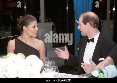 Le Prince Edward et la princesse de la Couronne Victoria de Suède à un dîner avec des hauts fonctionnaires étrangers au Grill of Hotel de Paris à Monaco dans le cadre des cérémonies d'investiture du Prince Albert, le 19 novembre 2005. Le Prince Albert II est officiellement investi comme dirigeant de Monaco. Photo par ABACAPRESS.COM Banque D'Images