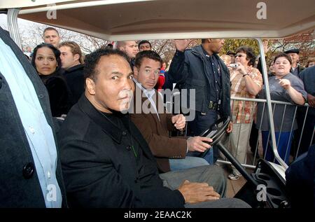 Muhammad Ali participe au dévouement officiel et à la célébration communautaire du Centre Ali à Louisville, Kentucky, le 20 2005 novembre. Photo par Olivier Douliery/ABACAPRESS.COM Banque D'Images