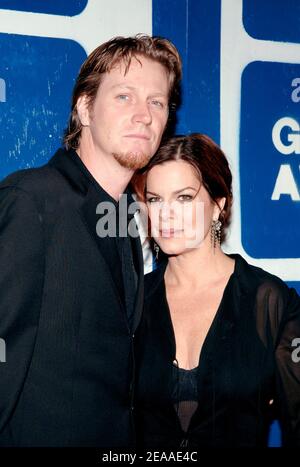 L'actrice américaine Marcia gay Harden et son mari Thaddaeus Scheel se posent ensemble lorsqu'ils arrivent au 15ème Prix annuel du Gotham de l'IFP qui s'est tenu à Chealsea Piers à New York, le mercredi 30 novembre 2005. Photo de Nicolas Khayat/ABACAPRESS.COM Banque D'Images