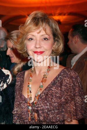 L'actrice française Corinne le Poulain participe à un dîner de charité au profit de l'association SIDA 'idaction' et s'est tenue au restaurant 'Yvan au Montechristo' à Paris, France, le 1er décembre 2005. Photo de Bruno Klein/ABACAPRESS.COM Banque D'Images