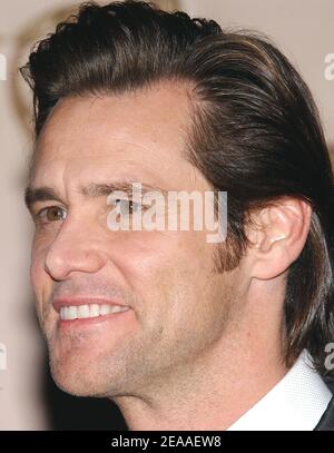 L'acteur américain Jim Carrey pose pour des photos alors qu'il arrive au 'Musée de la chute de l'image en mouvement à Ron Howard' tenu à l'hôtel Waldorf Astoria à New York City, NY, USA, le dimanche 4 décembre 2005. Photo de Nicolas Khayat/ABACAPRESS.COM. Banque D'Images