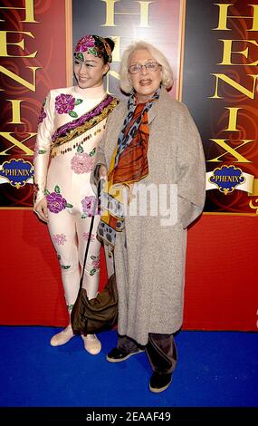 L'actrice française Micheline Presle assiste à la première du Cirque Phenix à Paris, en France, le 5 décembre 2005. Photo de Giancarlo Gorassini/ABACAPRESS.COM Banque D'Images