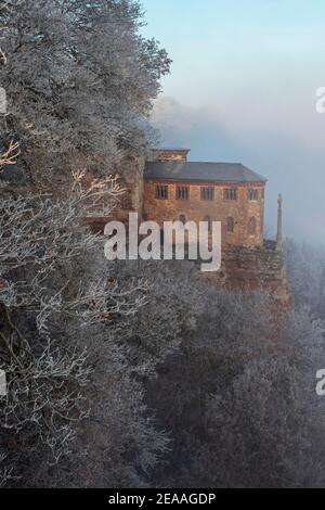 Givre sur l'ermitage avec chapelle funéraire pour Johann von Luxemburg à Kastel-Staadt, vallée de Saar, Rhénanie-Palatinat, Allemagne Banque D'Images