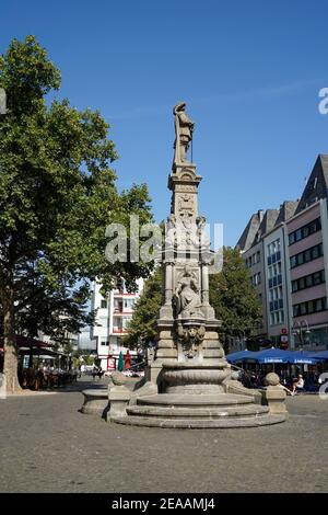 Allemagne, Rhénanie-du-Nord-Westphalie, Cologne, Alter Markt, Jan-von-Werth-Brunnen Banque D'Images