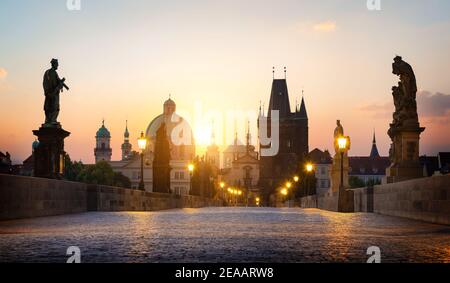 Le pont Charles à Prague, à l'aube. République tchèque Banque D'Images