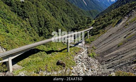 Otira Viaduct depuis le belvédère du parc national d'Arthur's Pass, île du sud de la Nouvelle-Zélande. Banque D'Images