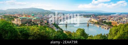 Vue panoramique vue de dessus sur monuments de Budapest au coucher du soleil d'été, la Hongrie Banque D'Images