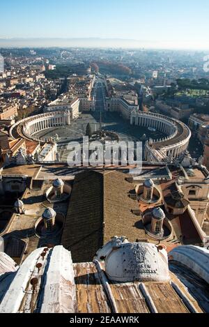 Vue sur Rome depuis le dôme de la basilique Saint-Pierre, Rome Banque D'Images