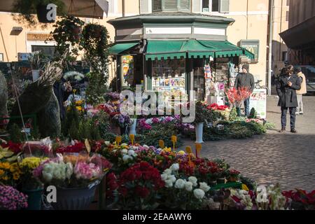 Stand de fleurs à Campo de 'Fiori, Rome Banque D'Images