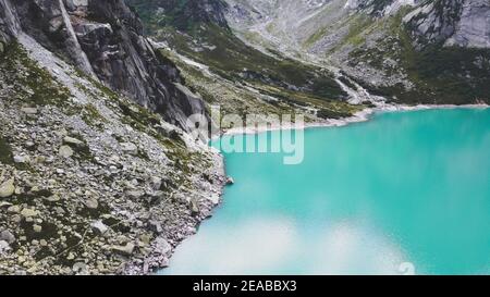 Beau lac de montagne Gelmersee à Berne en Suisse Banque D'Images