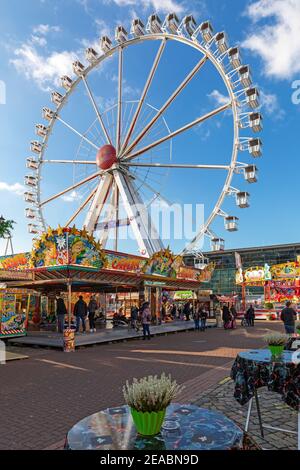 Grande roue, manèges du parc des expositions, sur le Bremer Freimarkt, Brême, Banque D'Images