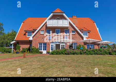 Vue sur la ville, appartement de vacances 'Teestube', restaurant, café, Westdorf, île de Frise orientale Baltrum, Basse-Saxe, Banque D'Images