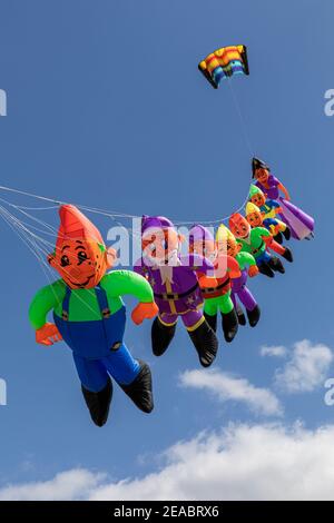 Personnages de contes de fées, blanc neige et les sept nains, 14ème Festival International de cerf-volant à Schillig, district de la municipalité de Wangerland, district de Frise, Basse-Saxe, Banque D'Images