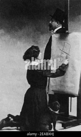 1900 environ Paris , France : la célèbre écrivaine française COLETTE Willy ( née Sidaonie Gabrielle Colette - 1873 - 1954 ) avec le groupe WILLY Gauthier . Photo de Henry Manuel ( 1874 - 1947 ). - Villars - SCRITTRICE - SCRITTORE - LETTERATO - LITTÉRATURE - LETTERATURA - profilo - profil - portrait - ritrato - BELLE EPOQUE --- Archivio GBB Banque D'Images