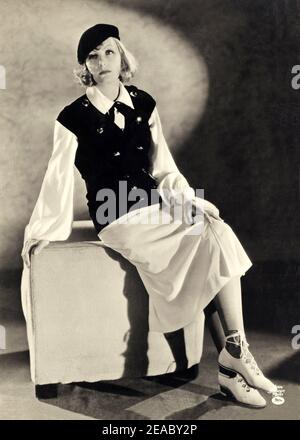 1932 , USA : l'actrice GRETA GARBO en TANT QUE VOUS ME LE DÉSIREZ ( Come tu mi vuoi ) de George Fitzmaurice , d'une pièce de Luigi Pirandello - MGM - FILM - FILM - CINÉMA - portrait - ritrato - chapeau - cappello - basco --- Archivio GBB Banque D'Images