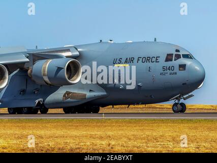 McDonnell Douglas/Boeing C-17 Globemaster III l'aile Air Mobility 452nd Banque D'Images