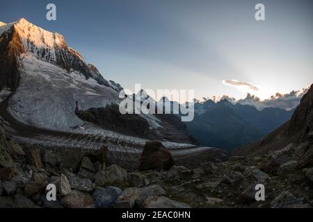 Derniers rayons de soleil sur l'Äbeni Flue, Suisse Banque D'Images