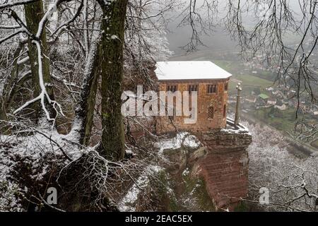 Hiverner à la Klause avec la chapelle funéraire de Johann von Luxembourg à Kastel-Staadt, vallée de Saar, Rhénanie-Palatinat, Allemagne Banque D'Images