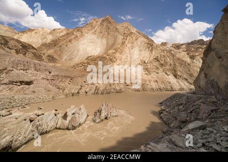 La rivière Zanskar dans le parc national de Hemis Banque D'Images