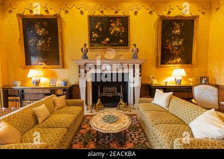 Angleterre, Kent, château de Leeds, salle de dessin jaune Banque D'Images