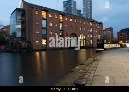 Marchand entrepôt avec trous d'expédition à Giant's Basin, Castle Street, Castlefield, Manchester, Royaume-Uni Banque D'Images