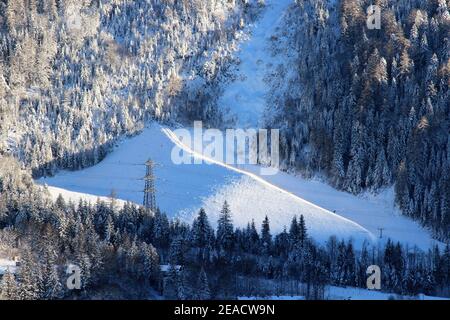 Winterwald vor Karwendelgebirge, Mittenwald, Werdenfelser Land, Oberbayern, Bayern, Süddeutschland, Deutschland, Europa Banque D'Images