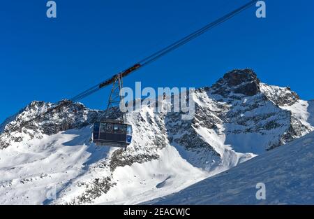 Spielboden - téléphérique de Längflueh devant le sommet d'Egginer, Saas-Fee, Valais, Suisse Banque D'Images