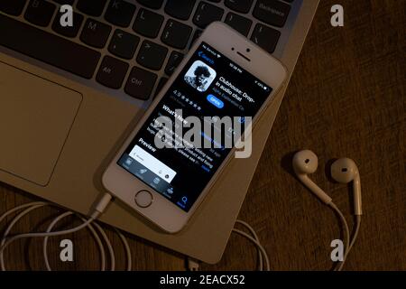 L'icône de l'application Clubhouse est visible sur un iPhone le 9 février 2021. Clubhouse Drop-In Audio Chat est une application de réseau social de chat audio sur invitation uniquement. Banque D'Images