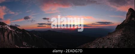 Haut de la Grèce, le Mont Olympus Panorama au coucher du soleil Banque D'Images