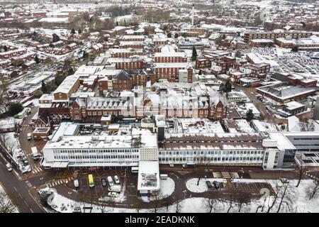 Birmingham, West Midlands, Royaume-Uni. 9 février 2021. L'hôpital municipal de Birmingham, où Storm Darcy continue à se délayer de l'est. Photo par crédit : Sam Holiday/Alamy Live News Banque D'Images