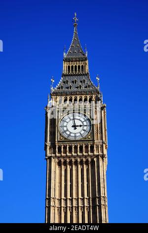 Big Ben et le Parlement à Londres Westminster Angleterre, Royaume-Uni qui est une destination touristique populaire de voyage attraction repère, stock photo Banque D'Images