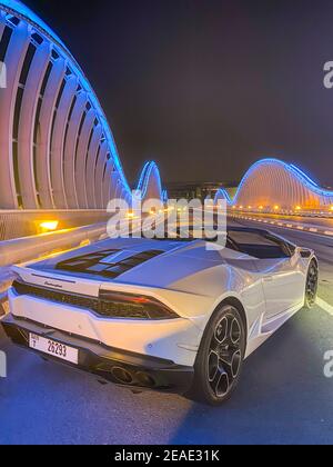 LAMBORGHINI HURACAN SPYDER SUR LE PONT MEYDAN/DUBAÏ Banque D'Images