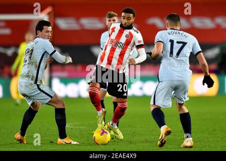 Sheffield, Royaume-Uni, le 7 février 2021. Jayden Bogle de Sheffield United en action contre Ben Chilwell de Chelsea et Olivier Giroud de Chelsea. Crédit : Anthony Devlin/Alay Live News Banque D'Images