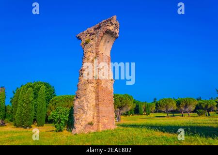 Ruines d'un ancien aqueduc de Fréjus, France Banque D'Images