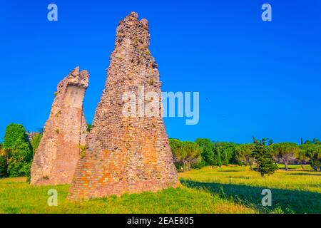 Ruines d'un ancien aqueduc de Fréjus, France Banque D'Images