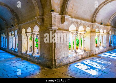 Couloir intérieur au monastère saint paul de mausole France Banque D'Images