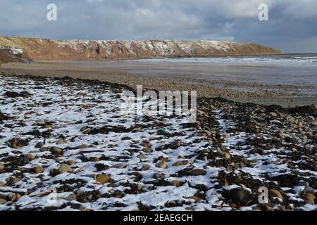 Neige - bord de mer de Filey - Plage - Brigg de Filey - Yorkshire - Royaume-Uni Banque D'Images