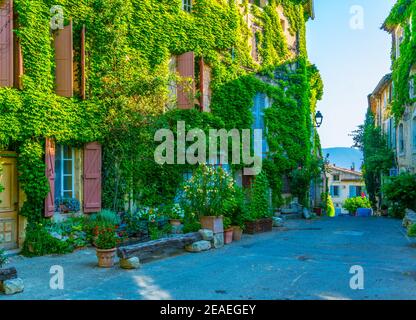 Vue sur le village de Saignon en France Banque D'Images