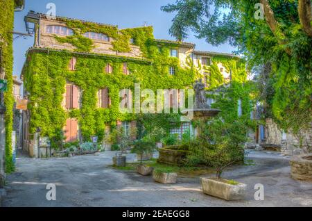 Vue sur le village de Saignon en France Banque D'Images