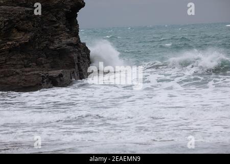 Portreath,Cornwall,9 février 2021,Storm Darcy frappe Portreath à Cornwall, Storm Darcy est dit être la bête de l'est 2. La température était de 1C, mais avec le facteur de refroidissement du vent, elle a donné l'impression de -5C. La prévision sera des vents de rafales et de la neige légère pour le reste de la journée.Credit: Keith Larby/Alamy Live News Banque D'Images