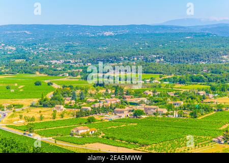 Vignobles près du village de Menerbes en France Banque D'Images