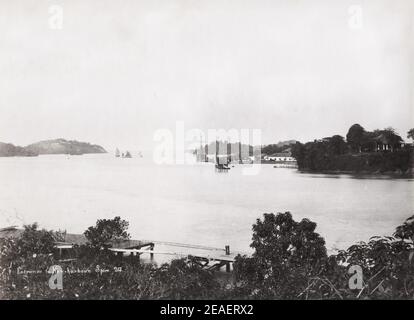 Photo d'époque de la fin du XIXe siècle : entrée au port de Singapour. Banque D'Images