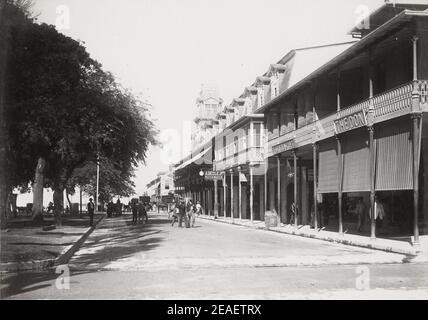 c.1900 photo d'époque, Antilles: Scène de rue, Port d'Espagne, Trinité Banque D'Images