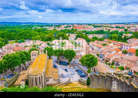 Vue aérienne de Carcassonne avec église de Saint Gimer Banque D'Images