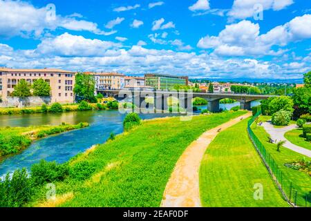 Un nouveau pont sur l'Aude à Carcassonne, France Banque D'Images